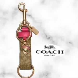 希少✨COACH Bag Charm Keychain Signature Vintage Coach Silver Big Signature C Keychain Bag Charm | eBay